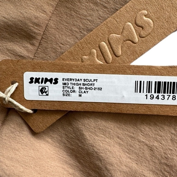 Skims Everyday Sculpt Mid Thigh Short Clay Medium - Picture 4 of 4